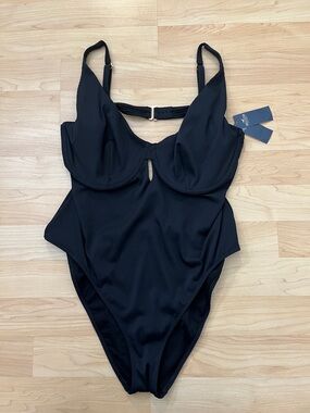 Hollister Swim Curvey Black Ribbed Underwire One-Piece Swimsuit